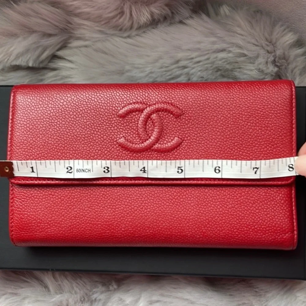 Authentic Chanel caviar red clutch / wallet in pristine condition. - Picture 9 of 11